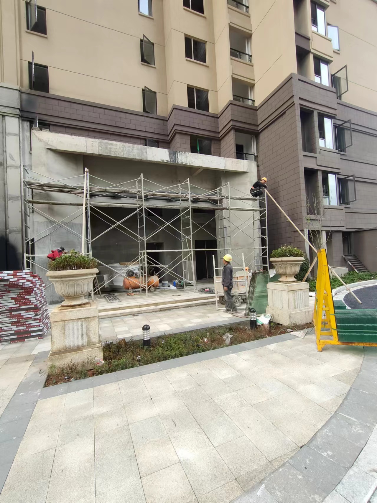 導(dǎo)致EPS外墻線條安裝后漏水的原因，我們可以采取以下措施進(jìn)行解決：
