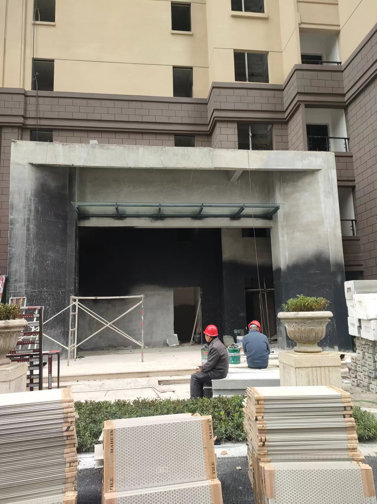 【eps線條廠家】豪華住宅EPS外墻裝飾線條施工步驟全解析，打造高級感墻面！
