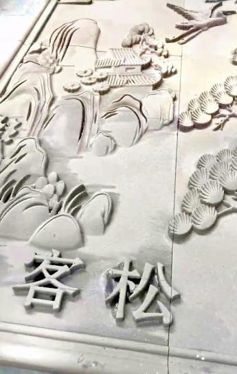 選擇外墻裝飾構(gòu)件時(shí)，還需要注意以下幾點(diǎn)